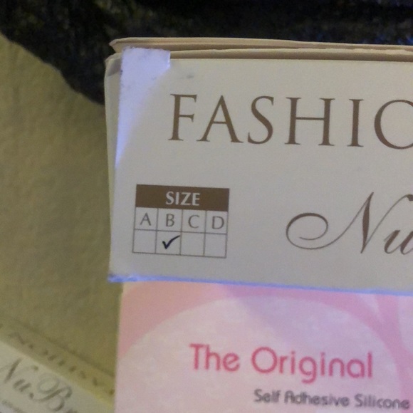 Nubra self adhesive silicone cups. New in box never worn. - Picture 2 of 6